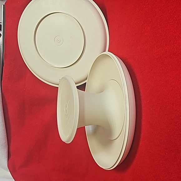 Tupperware Serve It All 4pc Set Cake Veggie Pedestal Tray Lid Almond Vtg - Picture 2 of 9